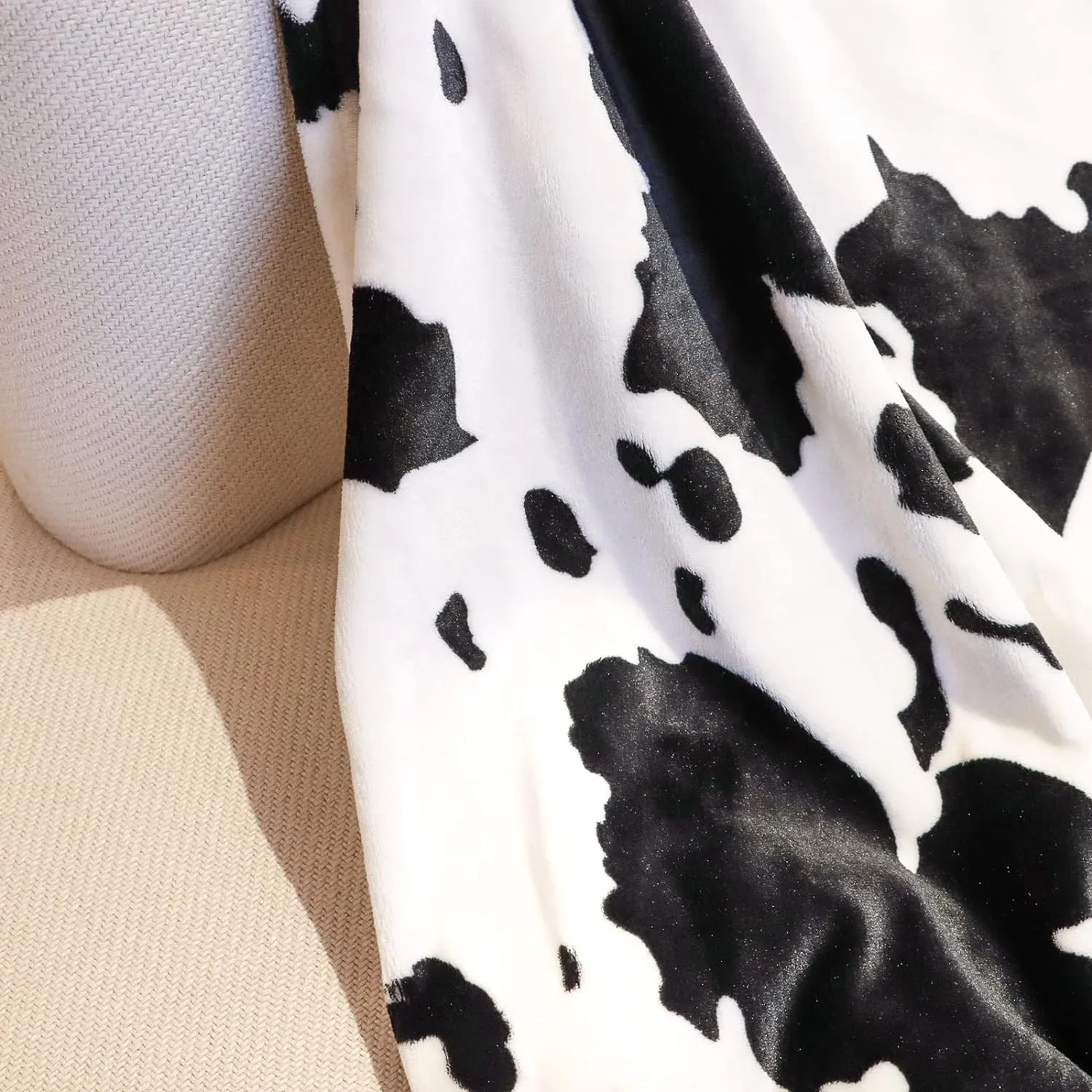 Cow Print Blanket Twin Size Soft Cozy Fuzzy Lightweight Black Cow Blankets and Throws Warm Plush Fleece Flannel Cow Printed Blanket Gift for Adults Mom Father Travel Blanket All Seasons 60" x 80"