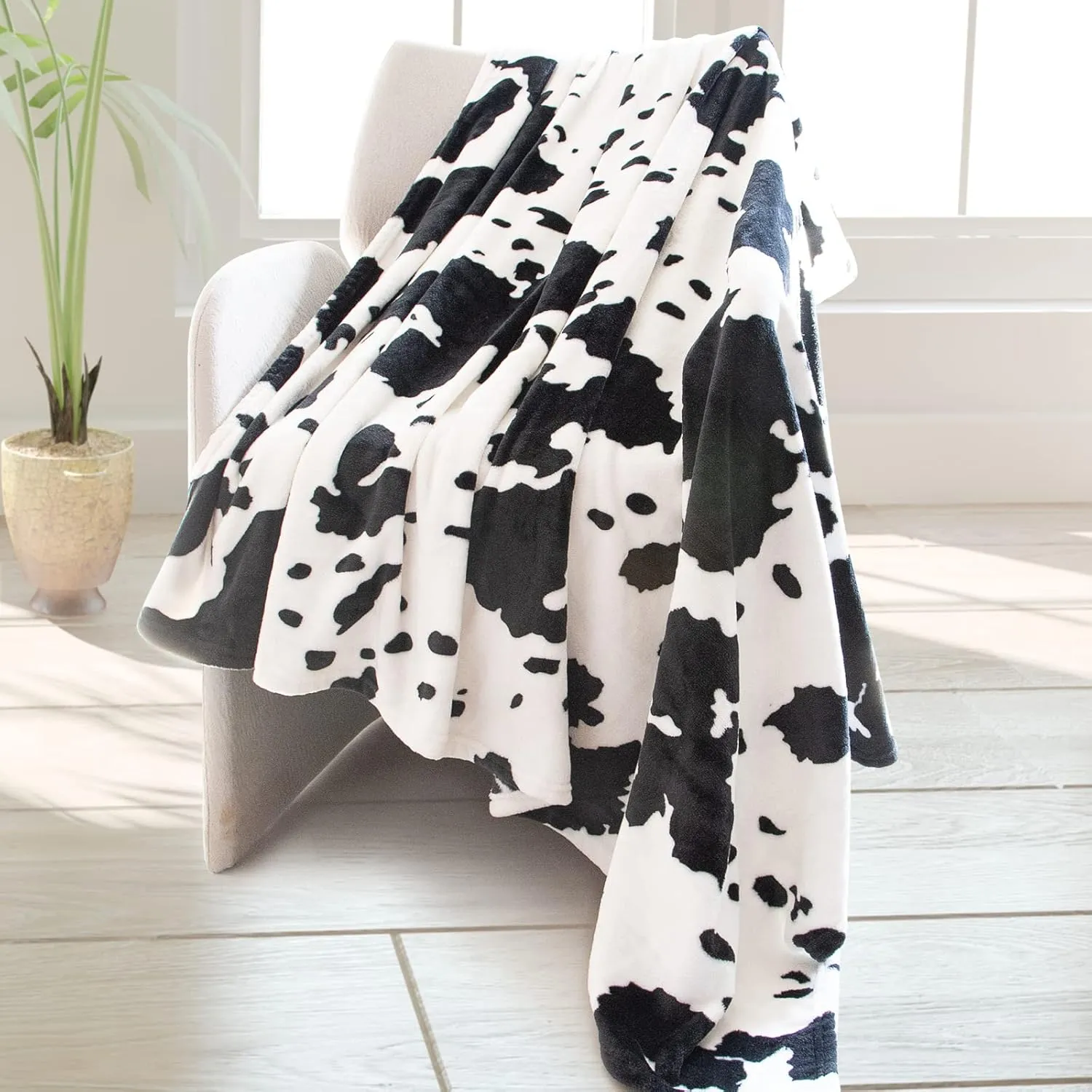 Cow Print Blanket Twin Size Soft Cozy Fuzzy Lightweight Black Cow Blankets and Throws Warm Plush Fleece Flannel Cow Printed Blanket Gift for Adults Mom Father Travel Blanket All Seasons 60" x 80"