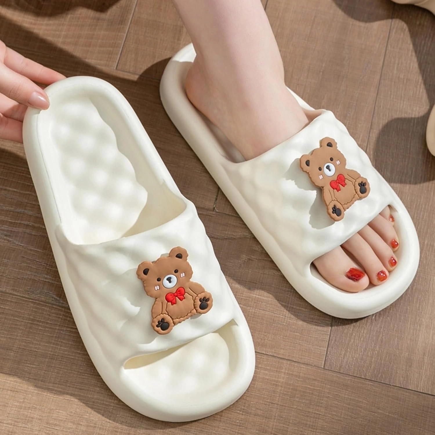Cute Bear Slippers for Women & Men, Indoor/Outdoor Couple House Shower Shoes, Anti-Slip Comfy Cartoon Slides, Summer Beach Sandals