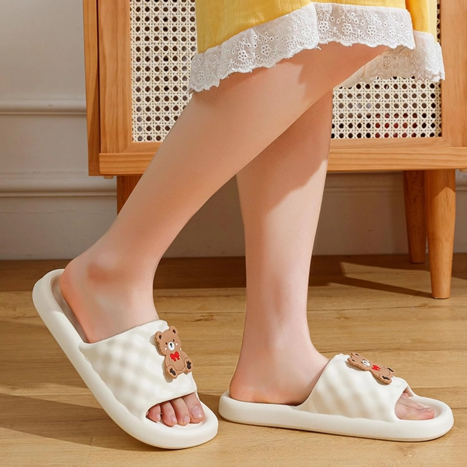Cute Bear Slippers for Women & Men, Indoor/Outdoor Couple House Shower Shoes, Anti-Slip Comfy Cartoon Slides, Summer Beach Sandals
