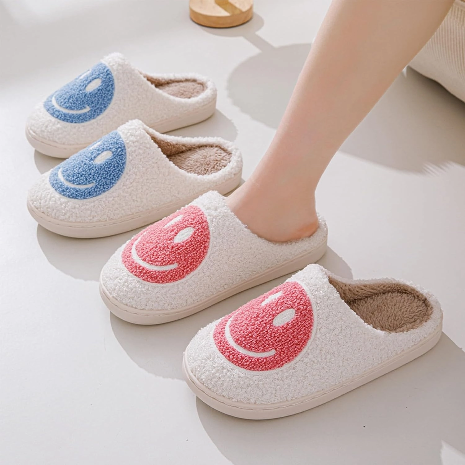 Cute Smile Face Kids' Plush Happy Face Slippers - Non-Slip, Warm, Indoor/Outdoor