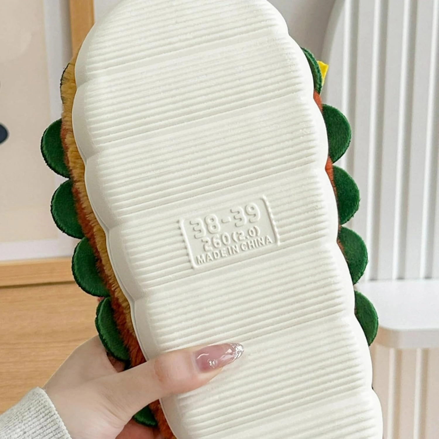 Fuzzy Slippers for Women Cute Burger hape Cozy Warm Soft Anti-Slip Soles Indoor Outdoor Closed back Fluffy Slippers